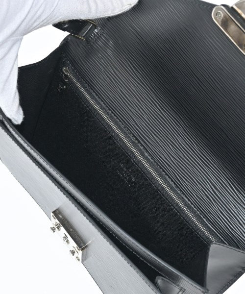 LOUIS VUITTON คลัตช์