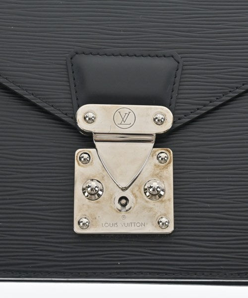 LOUIS VUITTON คลัตช์