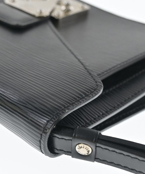 LOUIS VUITTON คลัตช์