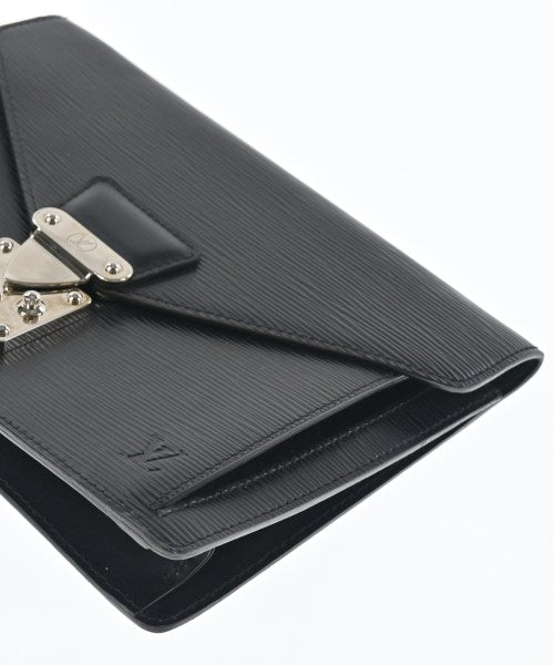 LOUIS VUITTON คลัตช์