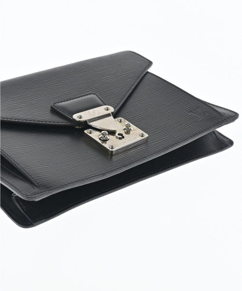 LOUIS VUITTON คลัตช์