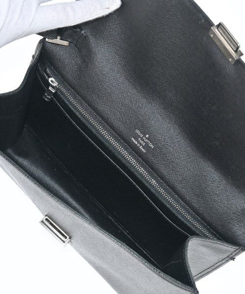 LOUIS VUITTON คลัตช์