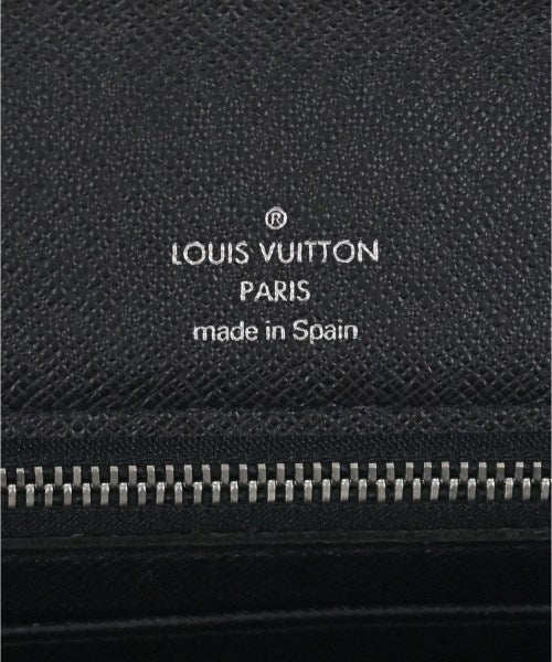 LOUIS VUITTON คลัตช์