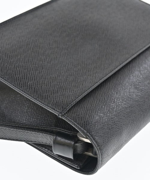 LOUIS VUITTON คลัตช์