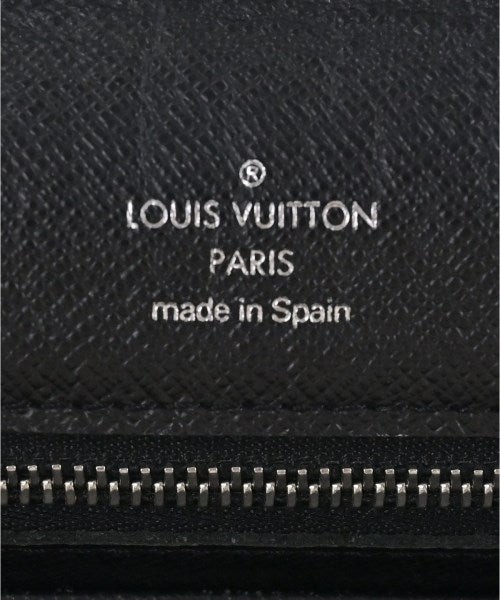 LOUIS VUITTON คลัตช์