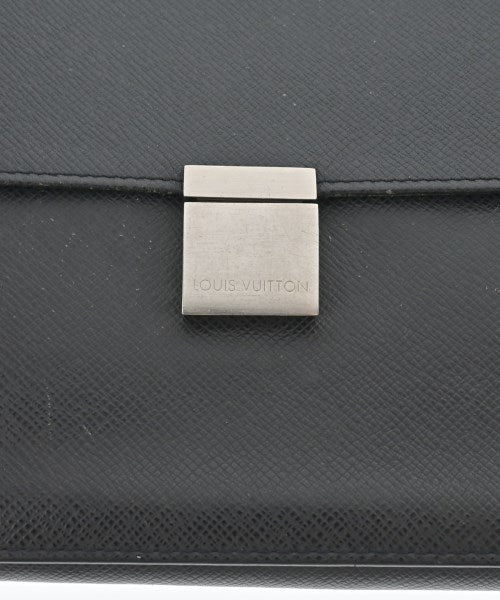 LOUIS VUITTON คลัตช์