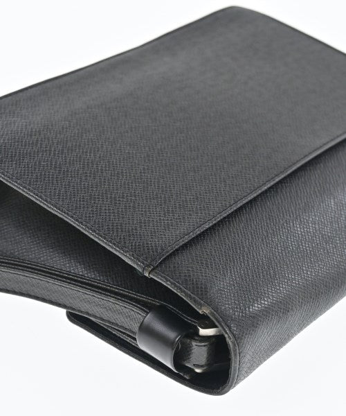 LOUIS VUITTON คลัตช์