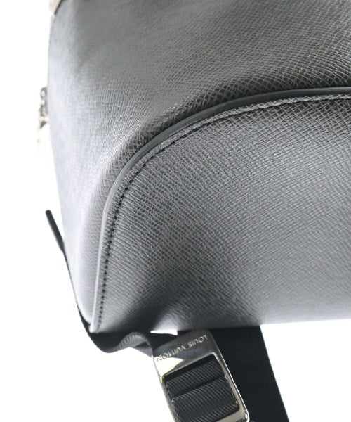 LOUIS VUITTON เป้สะพายหลัง