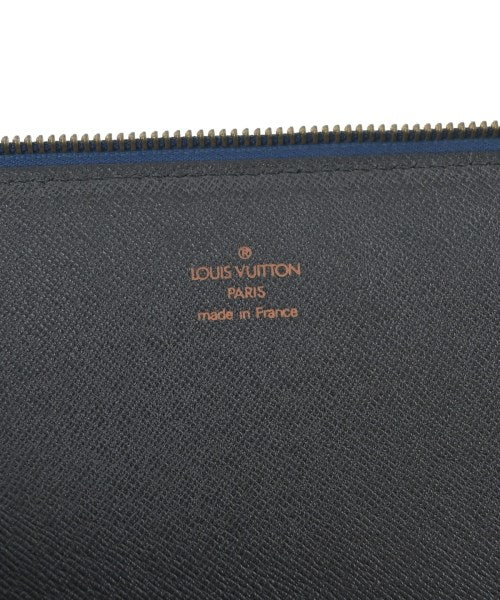LOUIS VUITTON คลัตช์