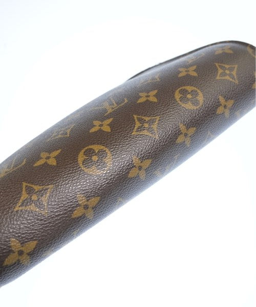 LOUIS VUITTON คลัตช์