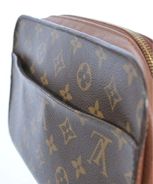 LOUIS VUITTON คลัตช์
