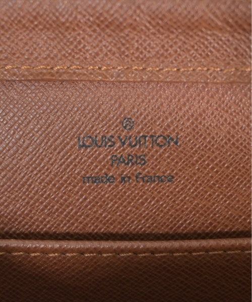 LOUIS VUITTON คลัตช์