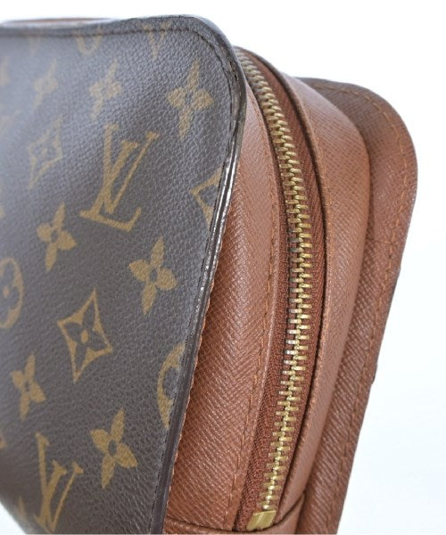 LOUIS VUITTON คลัตช์