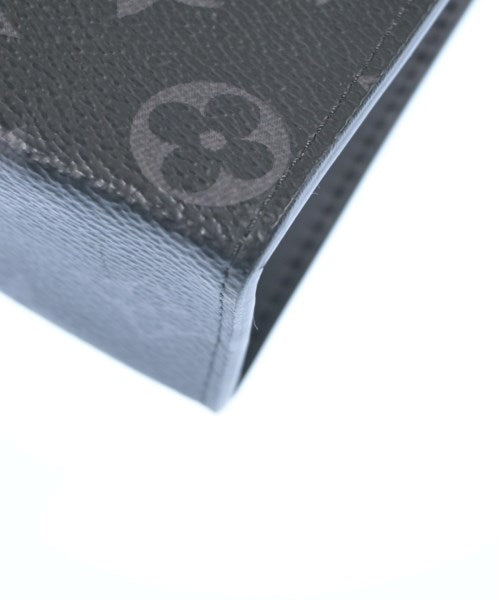 LOUIS VUITTON คลัตช์