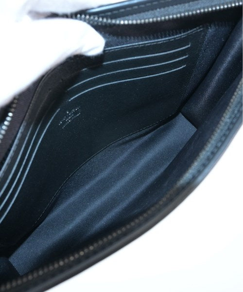 LOUIS VUITTON คลัตช์