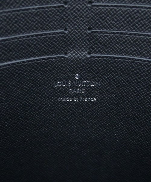 LOUIS VUITTON คลัตช์