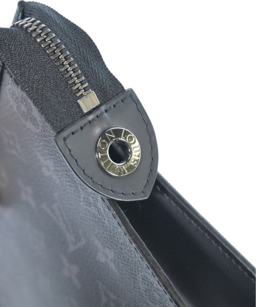 LOUIS VUITTON คลัตช์