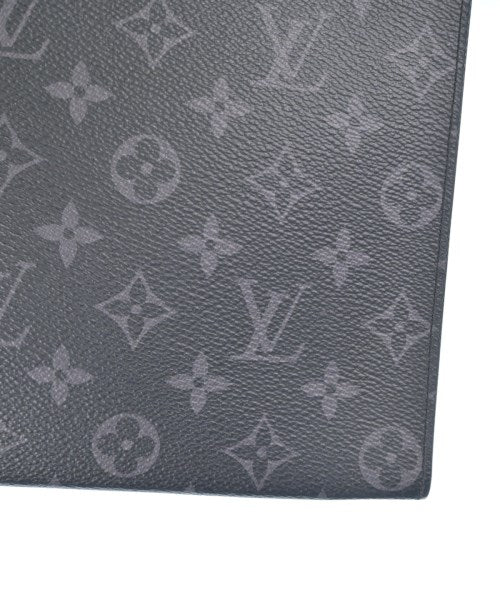 LOUIS VUITTON คลัตช์