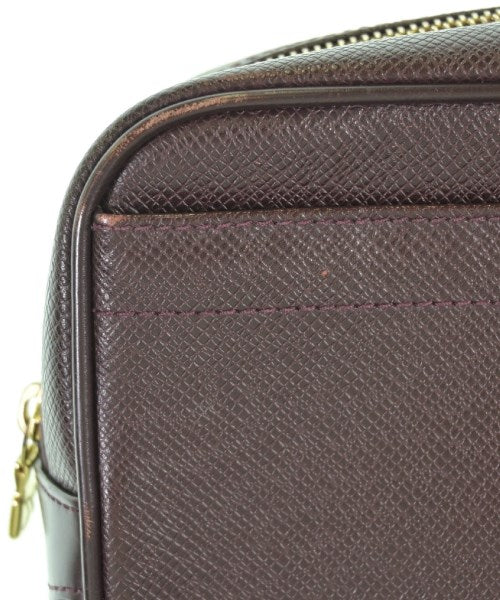 LOUIS VUITTON คลัตช์
