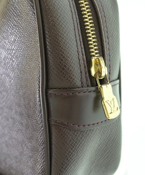 LOUIS VUITTON คลัตช์