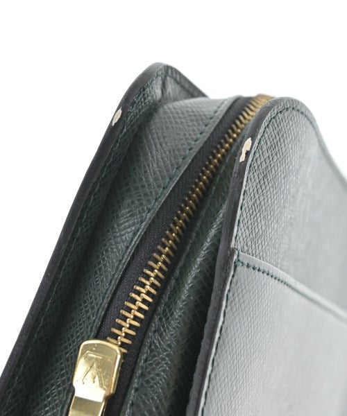 LOUIS VUITTON คลัตช์
