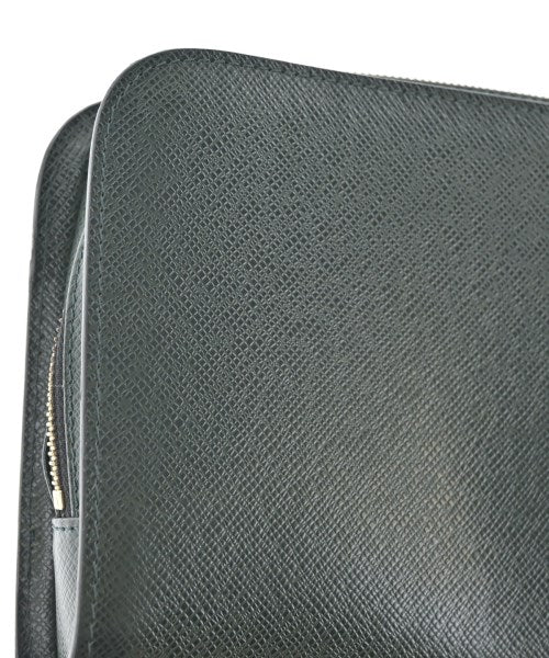 LOUIS VUITTON คลัตช์