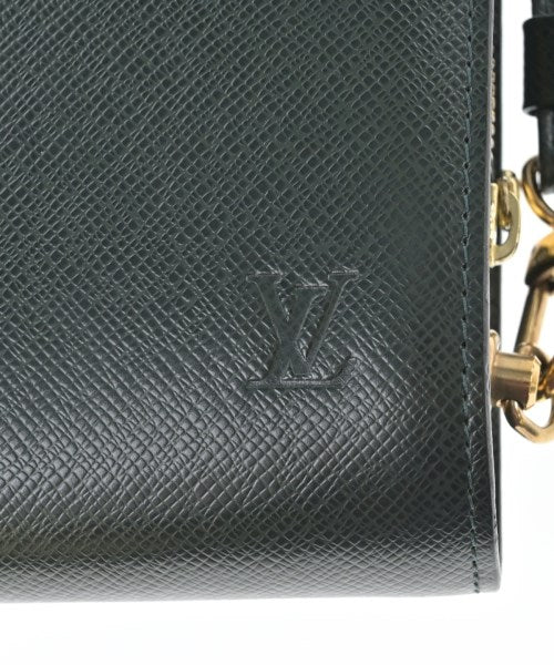 LOUIS VUITTON คลัตช์