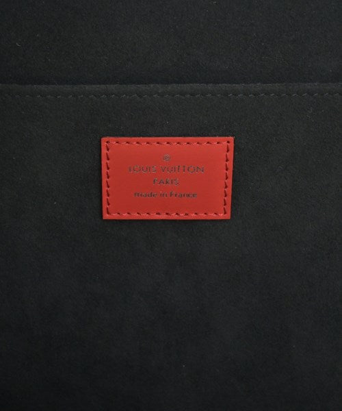 LOUIS VUITTON คลัตช์