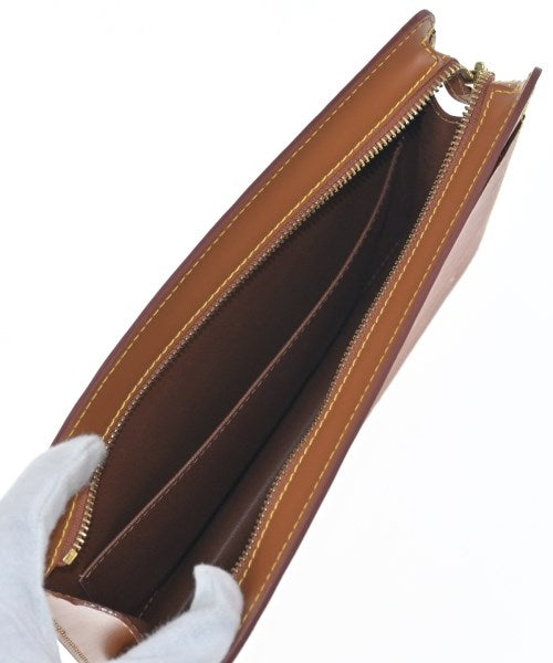 LOUIS VUITTON คลัตช์