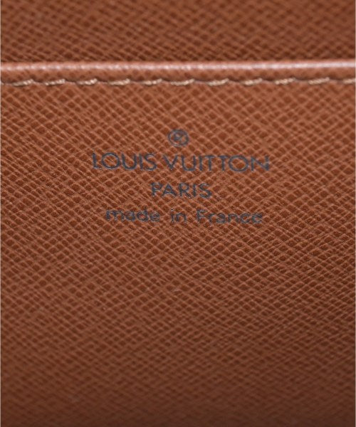 LOUIS VUITTON คลัตช์