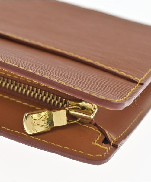 LOUIS VUITTON คลัตช์