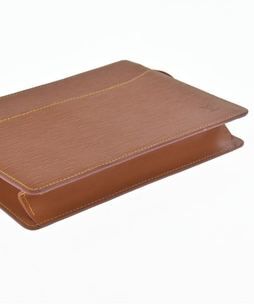 LOUIS VUITTON คลัตช์
