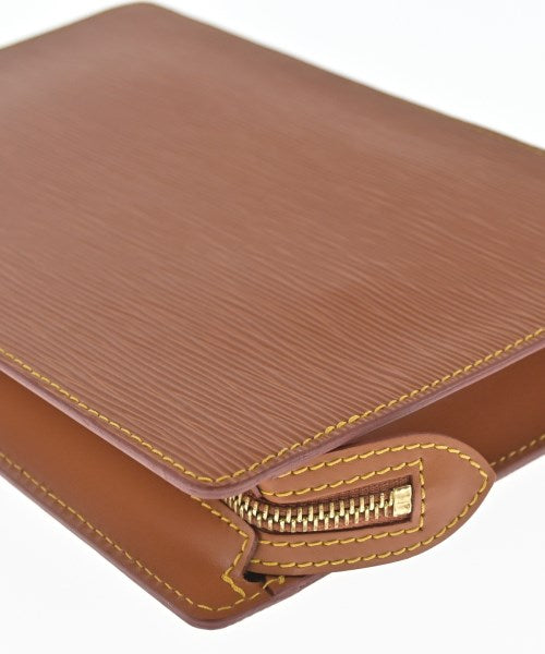 LOUIS VUITTON คลัตช์