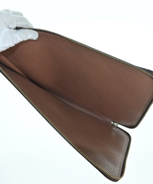 LOUIS VUITTON คลัตช์
