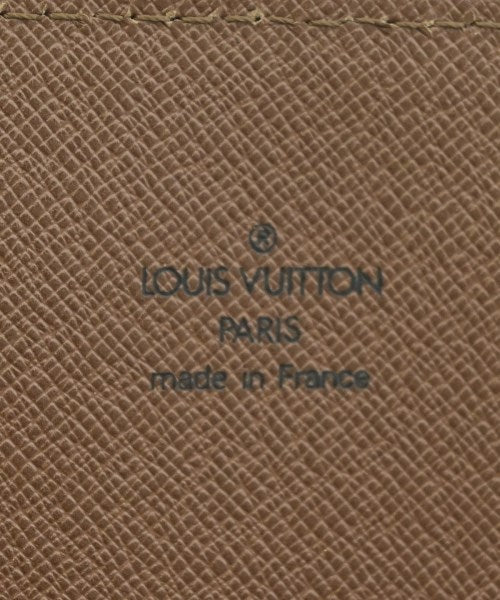 LOUIS VUITTON คลัตช์