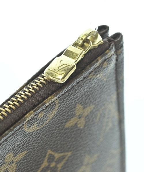 LOUIS VUITTON คลัตช์