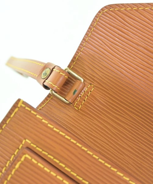 LOUIS VUITTON คลัตช์