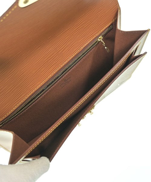 LOUIS VUITTON คลัตช์