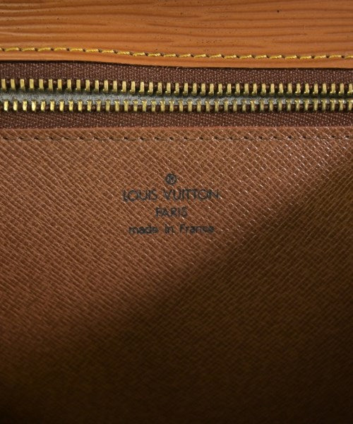 LOUIS VUITTON คลัตช์