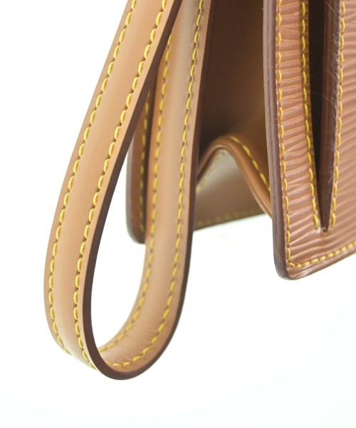 LOUIS VUITTON คลัตช์