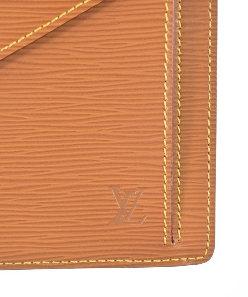 LOUIS VUITTON คลัตช์