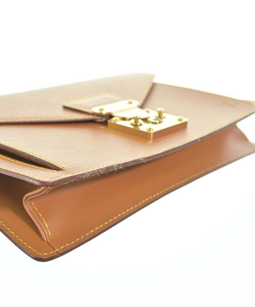 LOUIS VUITTON คลัตช์