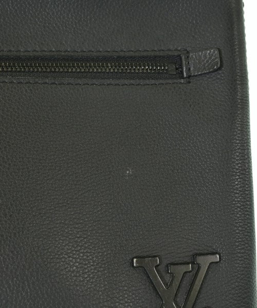 LOUIS VUITTON คลัตช์