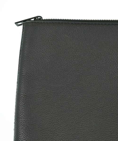 LOUIS VUITTON คลัตช์