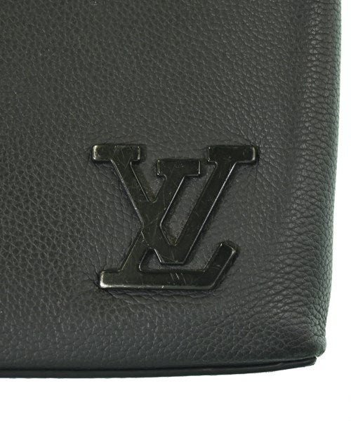 LOUIS VUITTON คลัตช์