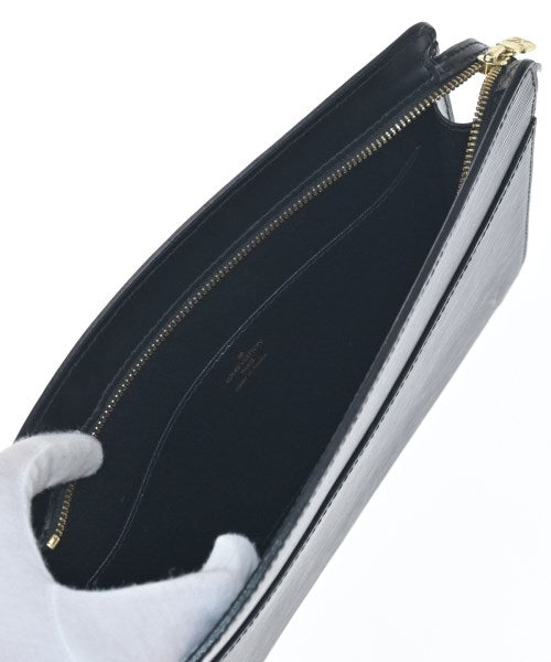 LOUIS VUITTON คลัตช์