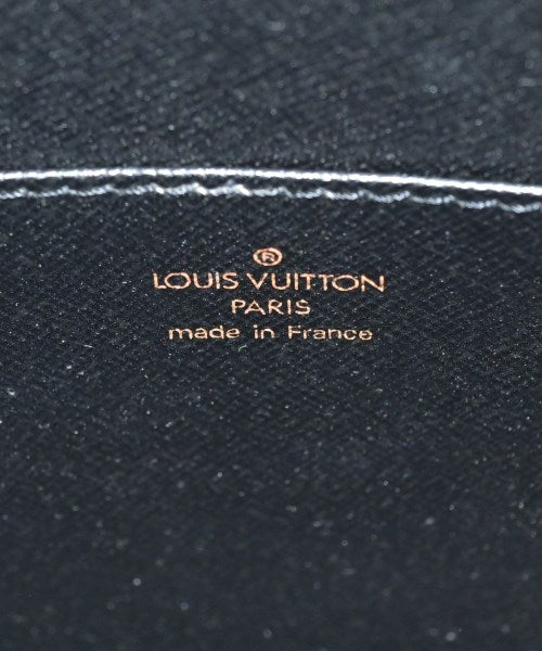 LOUIS VUITTON คลัตช์