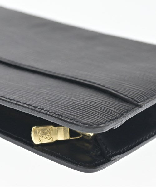 LOUIS VUITTON คลัตช์