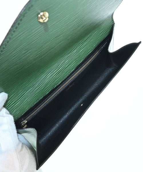 LOUIS VUITTON คลัตช์