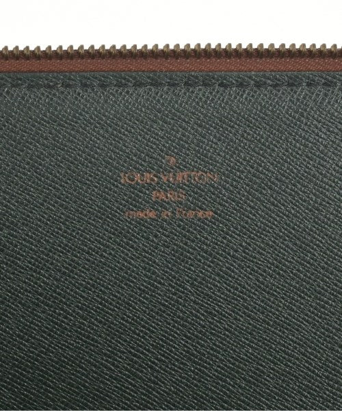 LOUIS VUITTON คลัตช์